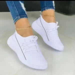 Holterdesigns Women Fashion Breathable Lace-Up Flat Mesh Sneakers