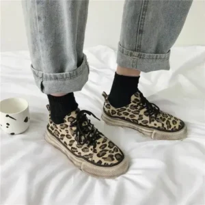 Holterdesigns Women Fashion Leopard Printing Flat Sneakers