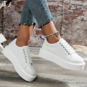 Holterdesigns Women Fashion Solid Color Round-Toe Lace-Up Thick-Soled Sneakers