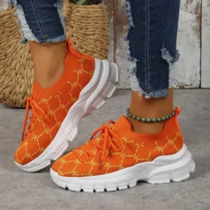 Holterdesigns Women Fashion Plus Size Casual Flying Woven Lace-Up Round Toe Sneakers